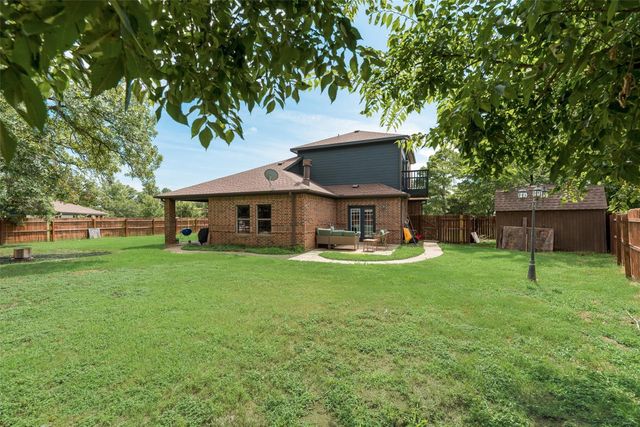 315 Navajo Trail, Lake Kiowa, TX 76240