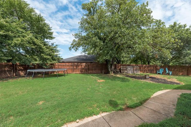 315 Navajo Trail, Lake Kiowa, TX 76240