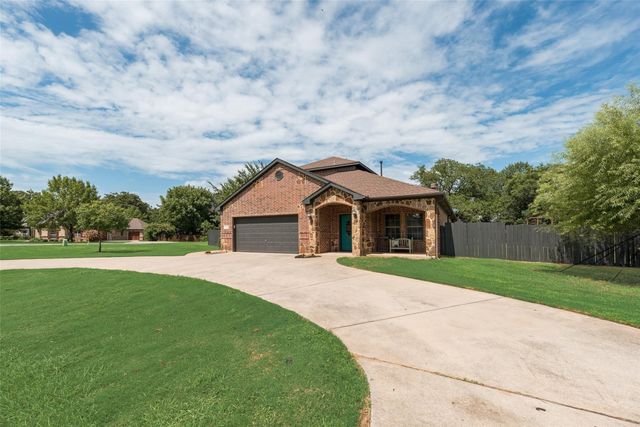 315 Navajo Trail, Lake Kiowa, TX 76240