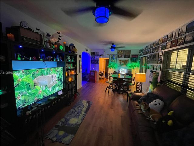 2463 Pine Tree Dr 4, Miami Beach, FL 33140