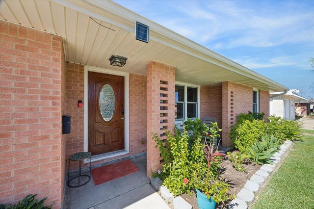 6610 Fairway Drive, Galveston, TX 77551