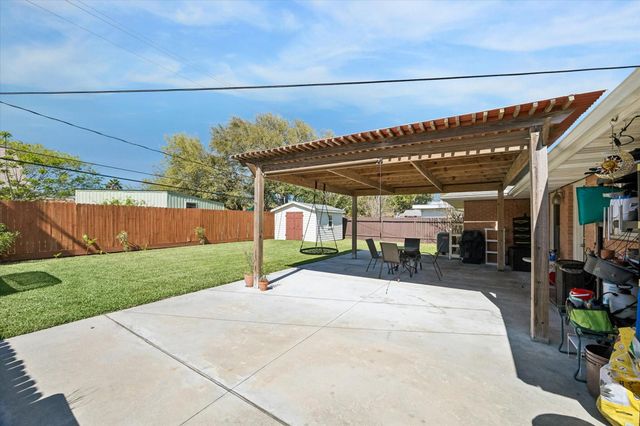 6610 Fairway Drive, Galveston, TX 77551