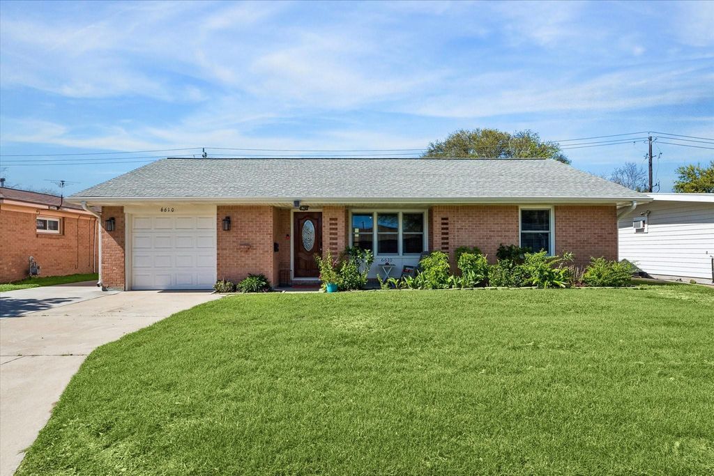 6610 Fairway Drive, Galveston, TX 77551