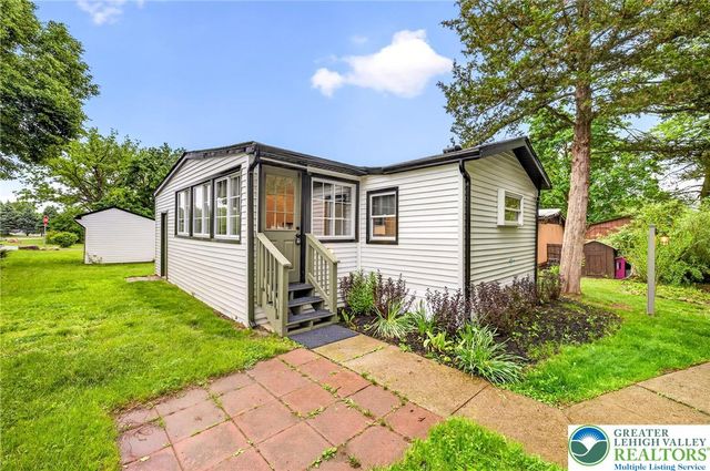 4315 Mountain Court, North Whitehall Twp, PA 18069