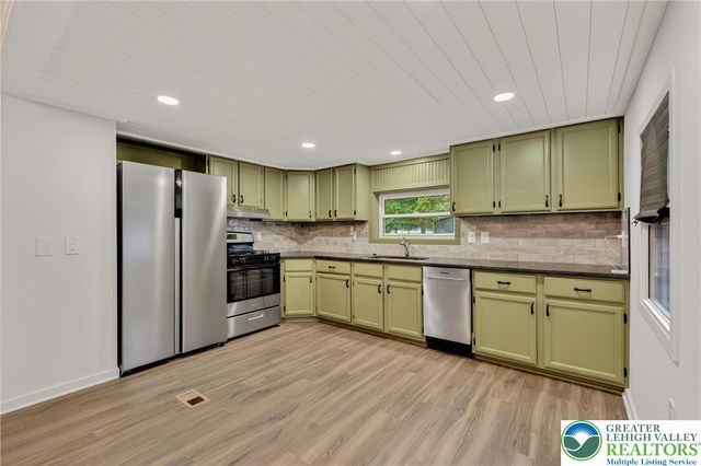 4315 Mountain Court, North Whitehall Twp, PA 18069