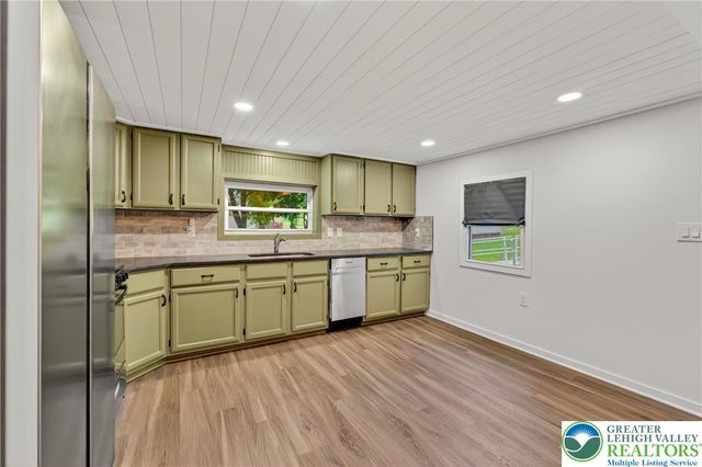 4315 Mountain Court, North Whitehall Twp, PA 18069