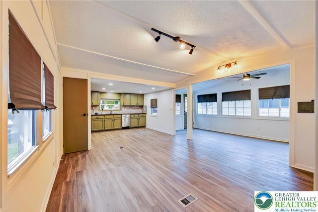 4315 Mountain Court, North Whitehall Twp, PA 18069