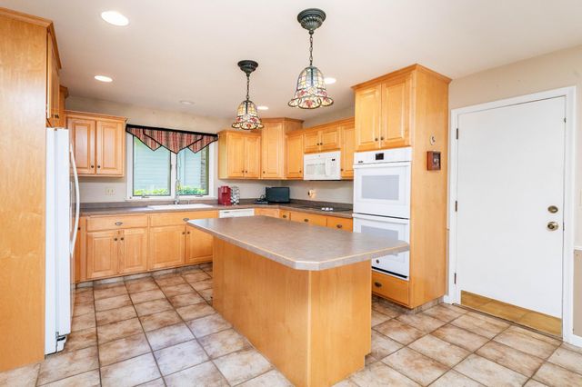 2474 W Country Club Drive S, Fargo, ND 58103
