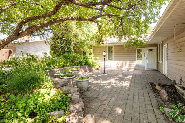 2474 W Country Club Drive S, Fargo, ND 58103