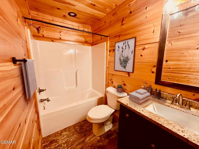 3863 Holders Grove Road, Cosby, TN 37722