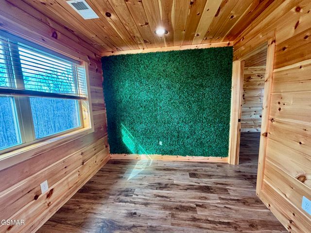 3863 Holders Grove Road, Cosby, TN 37722