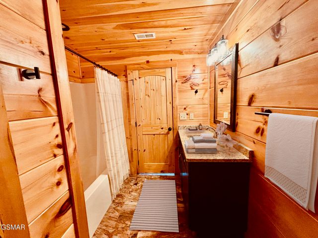 3863 Holders Grove Road, Cosby, TN 37722