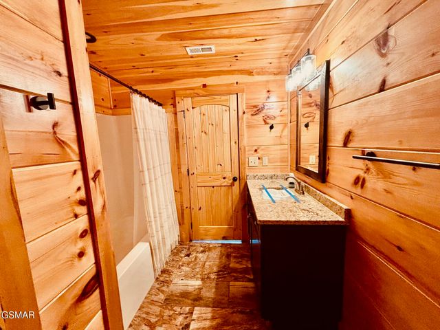 3863 Holders Grove Road, Cosby, TN 37722