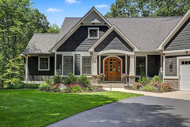 547 Roundtree Drive, Ada, MI 49301