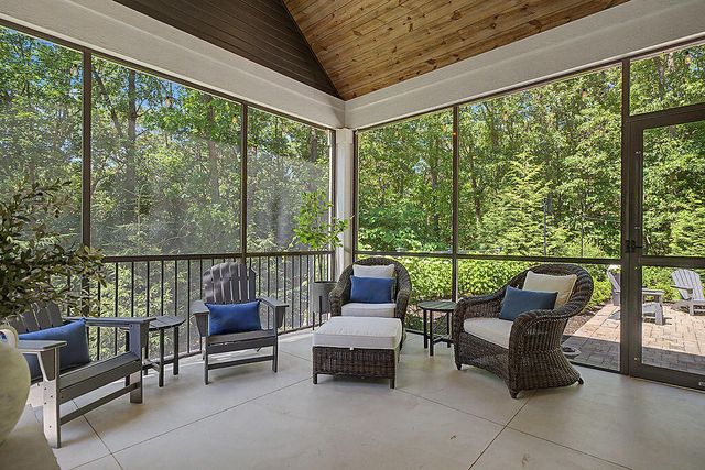 547 Roundtree Drive, Ada, MI 49301