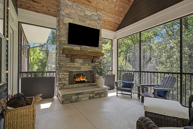 547 Roundtree Drive, Ada, MI 49301