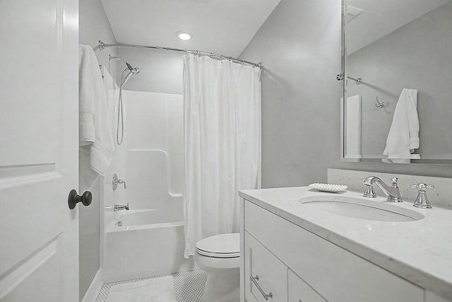 547 Roundtree Drive, Ada, MI 49301