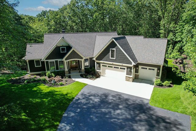 547 Roundtree Drive, Ada, MI 49301