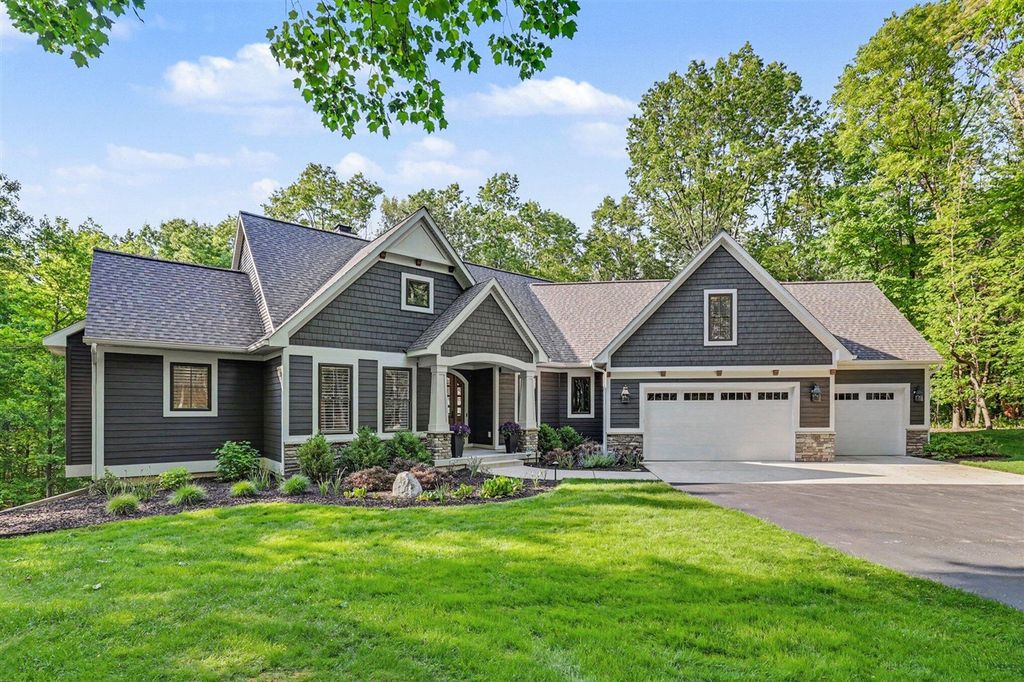 547 Roundtree Drive, Ada, MI 49301