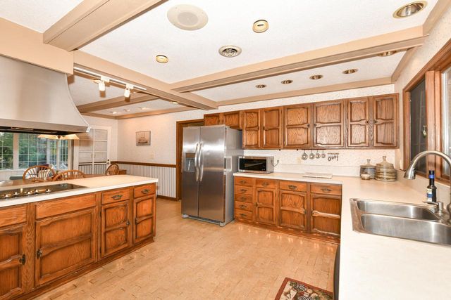 W286S4684 Woods ROAD, Waukesha, WI 53189