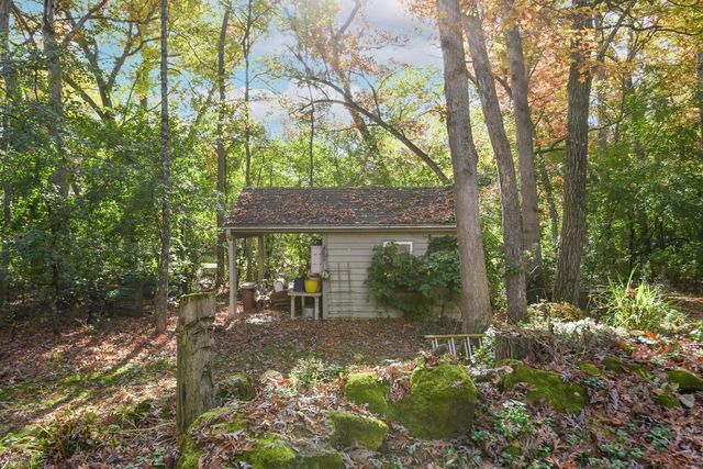 W286S4684 Woods ROAD, Waukesha, WI 53189