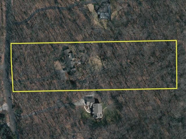 W286S4684 Woods ROAD, Waukesha, WI 53189