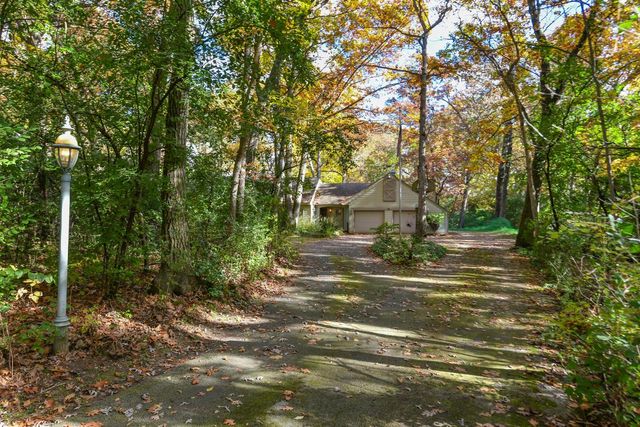 W286S4684 Woods ROAD, Waukesha, WI 53189