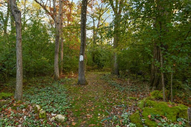 W286S4684 Woods ROAD, Waukesha, WI 53189