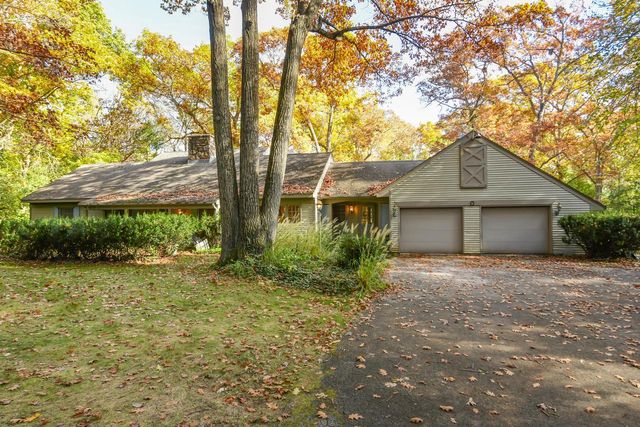 W286S4684 Woods ROAD, Waukesha, WI 53189