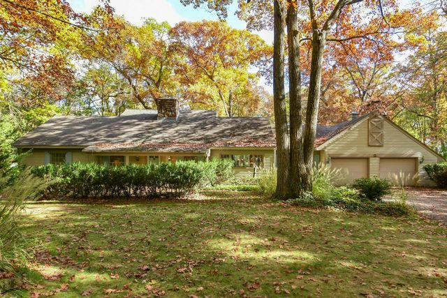 W286S4684 Woods ROAD, Waukesha, WI 53189