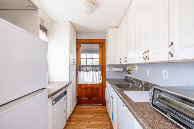 6 Hillcrest Rd, Beverly, MA 01915
