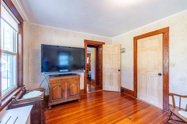 6 Hillcrest Rd, Beverly, MA 01915