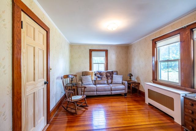 6 Hillcrest Rd, Beverly, MA 01915