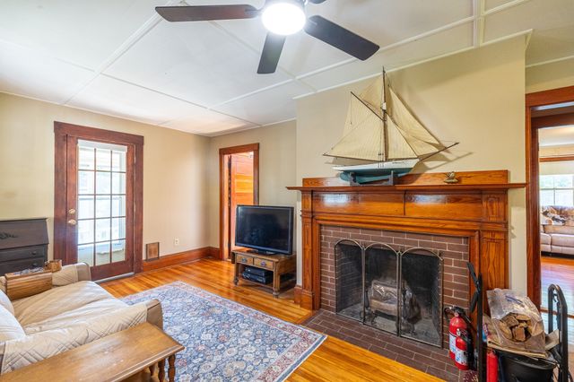 6 Hillcrest Rd, Beverly, MA 01915
