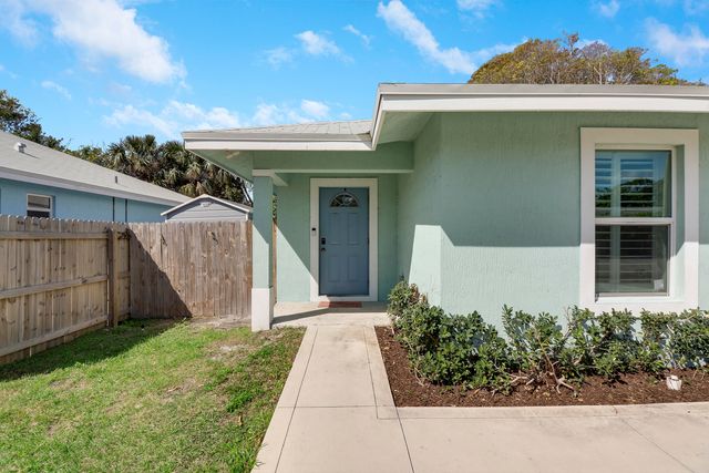3121 Pinewood Avenue, West Palm Beach, FL 33407