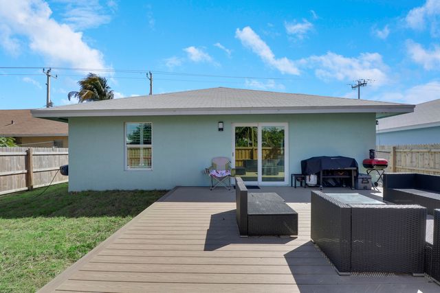 3121 Pinewood Avenue, West Palm Beach, FL 33407
