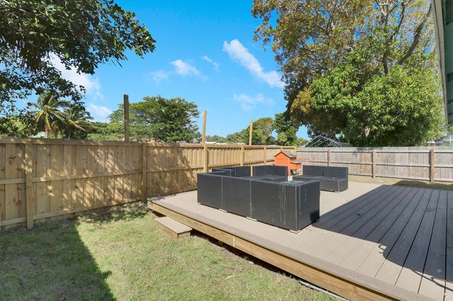 3121 Pinewood Avenue, West Palm Beach, FL 33407