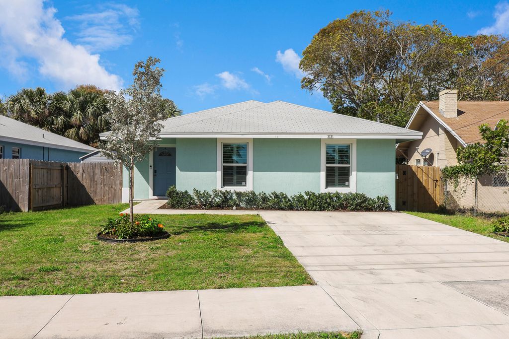3121 Pinewood Avenue, West Palm Beach, FL 33407