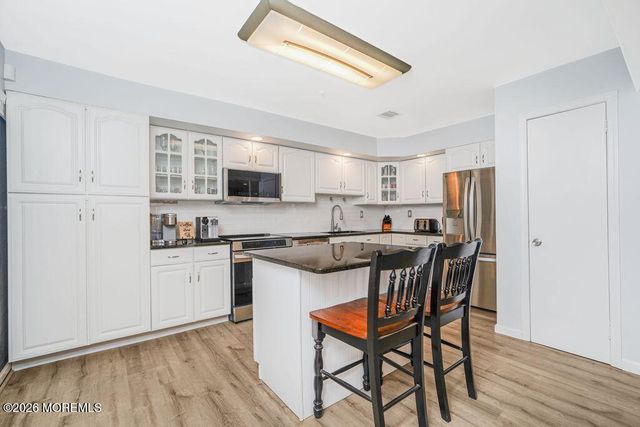 71 Patrick Henry Square A, Freehold, NJ 07728