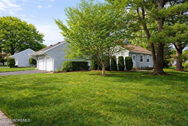 71 Patrick Henry Square A, Freehold, NJ 07728