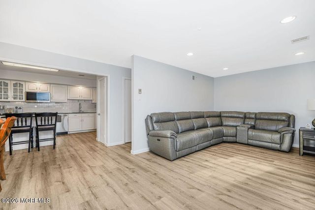 71 Patrick Henry Square A, Freehold, NJ 07728