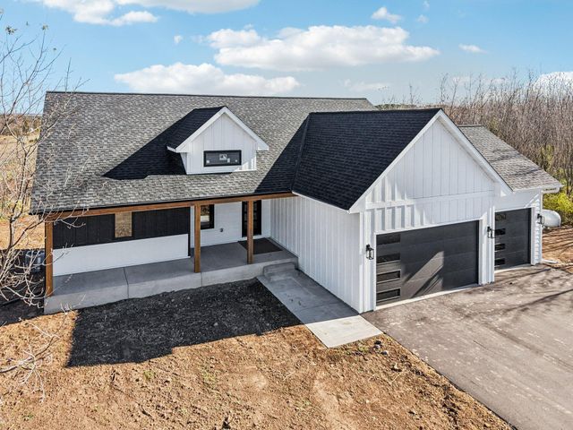 18866 Silo Court, Shafer, MN 55074
