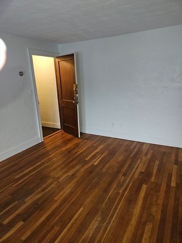 24 Aldrich 2, Watertown, MA 02472