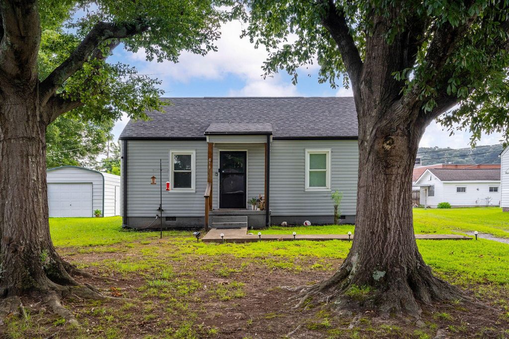 616 Carden Avenue, Rossville, GA 30741