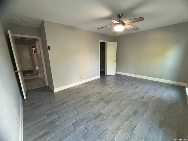 6850 MICKEY MANTLE DR, San Antonio, TX 78240