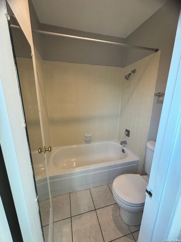 6850 MICKEY MANTLE DR, San Antonio, TX 78240