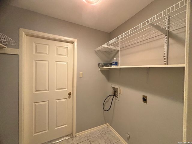 6850 MICKEY MANTLE DR, San Antonio, TX 78240