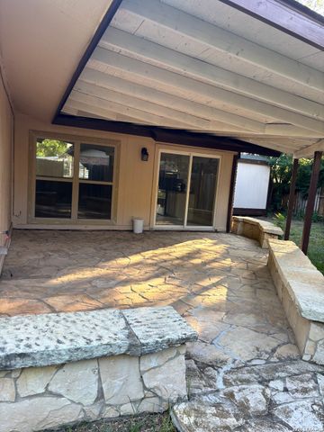 6850 MICKEY MANTLE DR, San Antonio, TX 78240