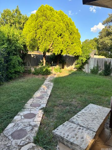 6850 MICKEY MANTLE DR, San Antonio, TX 78240