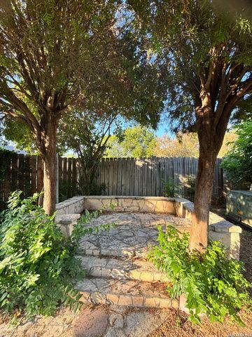6850 MICKEY MANTLE DR, San Antonio, TX 78240